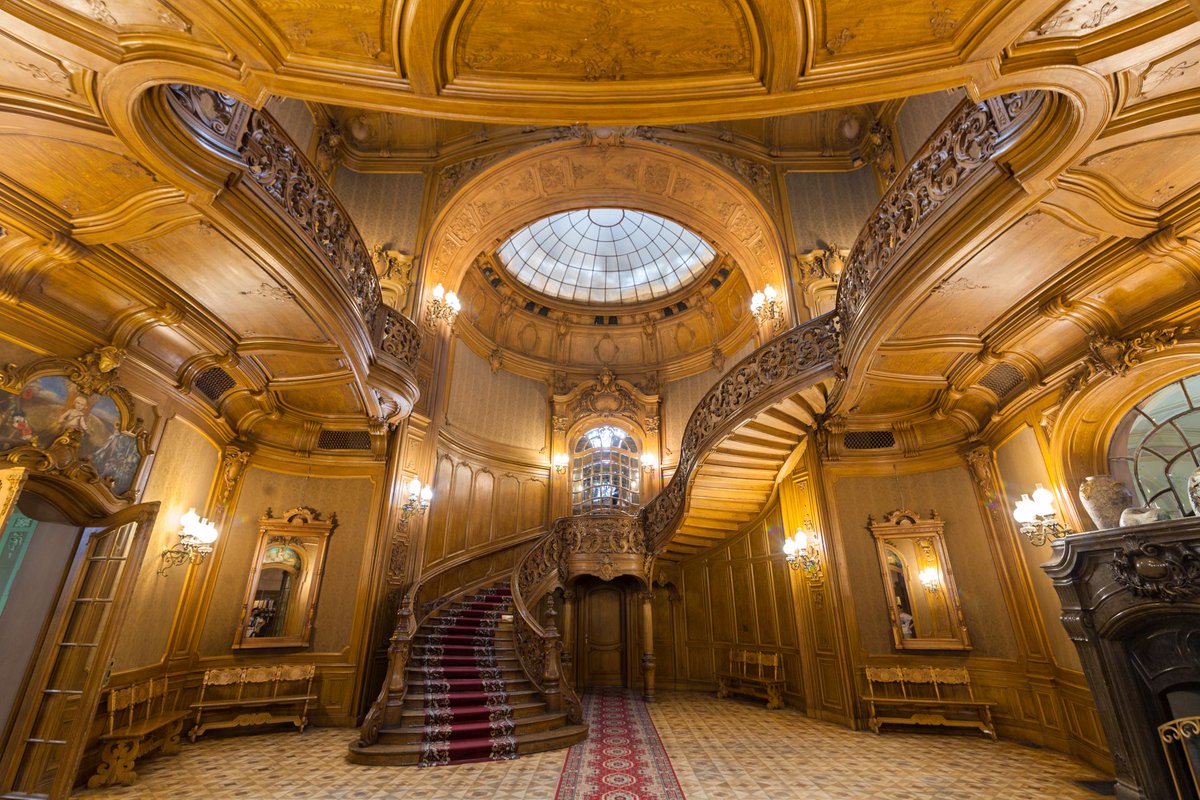 gturner6ppc's tweet image. This building in Lviv, now a science museum, should be in commercials for just about every cleaning product on the market. Pledge, Windex, Formula 409, Swifter...