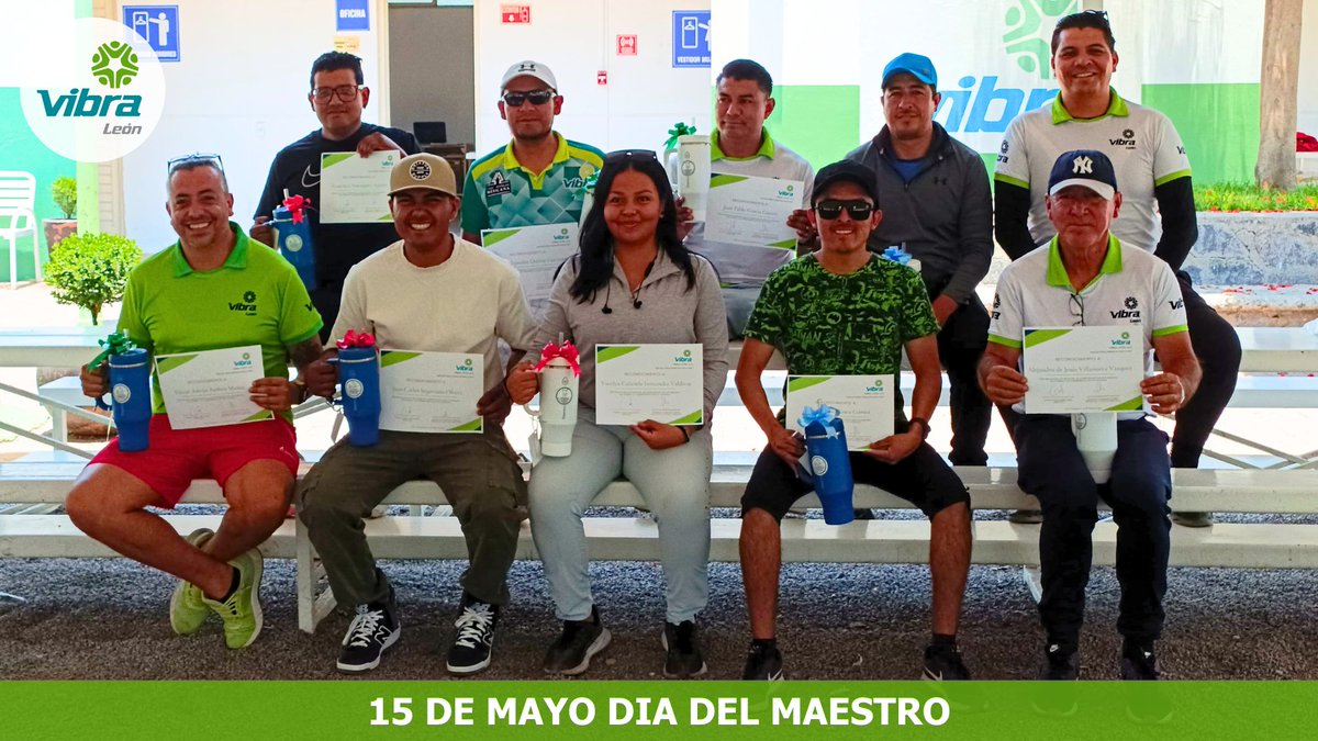 vibraleon's tweet photo. Gracias, maestros, por sembrar conocimiento y cosechar futuros.
¡Feliz Día del Maestro!
#FutbolParaElDesarrollo #Valores #FutbolIncluyente
#SportForSocialChange #DíaDelMaestro
#DeporteFormativo #Soccer
#Deporte https://t.co/RT3olSeSSk