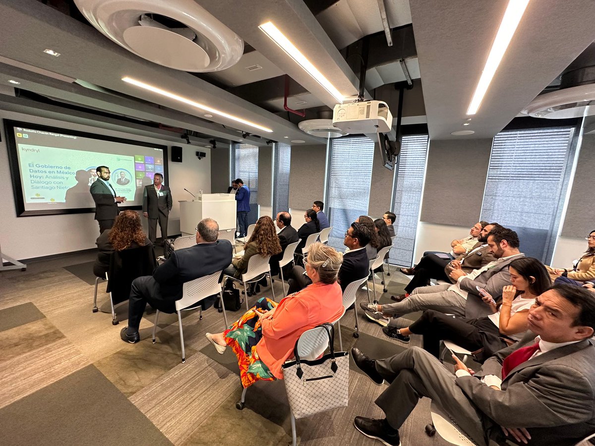 IMPI_Mexico's tweet photo. El Director General del #IMPI, Dr. @SNietoCastillo, participó como invitado especial en la reunión ‘La sociedad del riesgo’, donde se abordaron temas clave sobre #InteligenciaArtificial y #PropiedadIndustrial en el ámbito empresarial. https://t.co/Gl4OhN6Hw8
