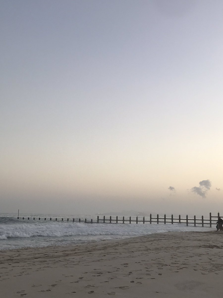 اللي بيني وبينك اكبر من السوالف