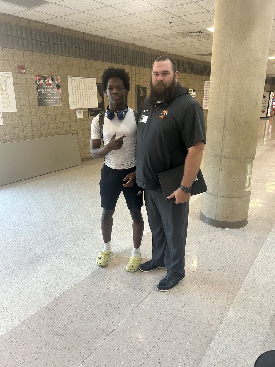 Appreciate <a href="/CoachDamGC/">Coach Damschroder</a> from <a href="/Gtown_Football/">Georgetown College Football</a> for coming to see me