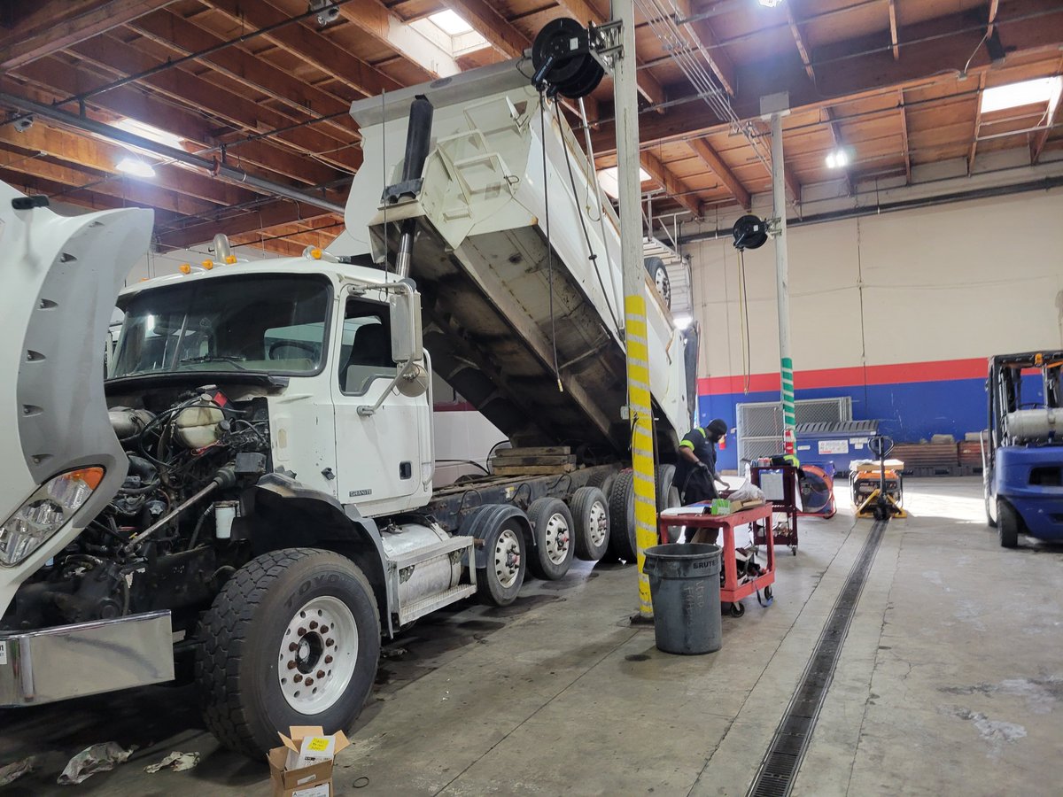MotorplexWA's tweet image. Big trucks need a big shop! With service centres in Auburn and Spokane, Motorplex can handle your fleet repairs and set up an ongoing fleet maintenance program to keep your heavy trucks running smoothly, safely and efficiently. 

motorplex.com/home/