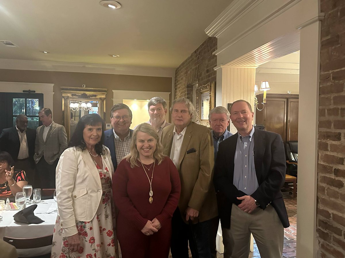 MSMA1's tweet image. Great evening with the West MS Medical Society in Vicksburg on May 14! Thanks to Dr. Jennifer Bryan for leading the discussion and to Sen. Hopson, Rep. Denton &amp;amp; Mayor Flaggs for supporting MS physicians and MSMA.

#msma #msmamatters #msphysicians #msdoctors #msmedicine