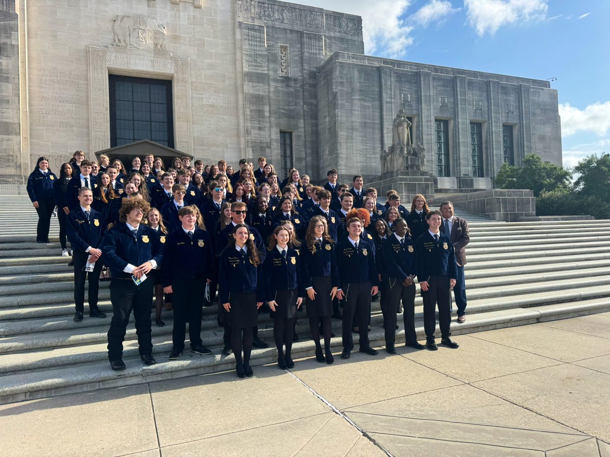 taraSmith_LCES's tweet image. Louisiana FFA and 4-H had their time to shine at the LA State Capitol today.  LA FFA is 27,000 students strong.  4-H programs include over 140,000 youth annually.  Our future is bright!!