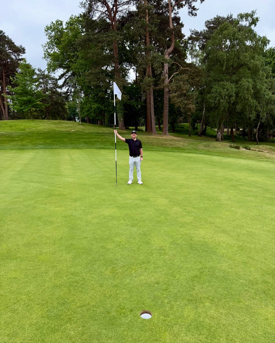 Possibly the best picture I've ever taken on a golf course...
Well, it tickled me anyway