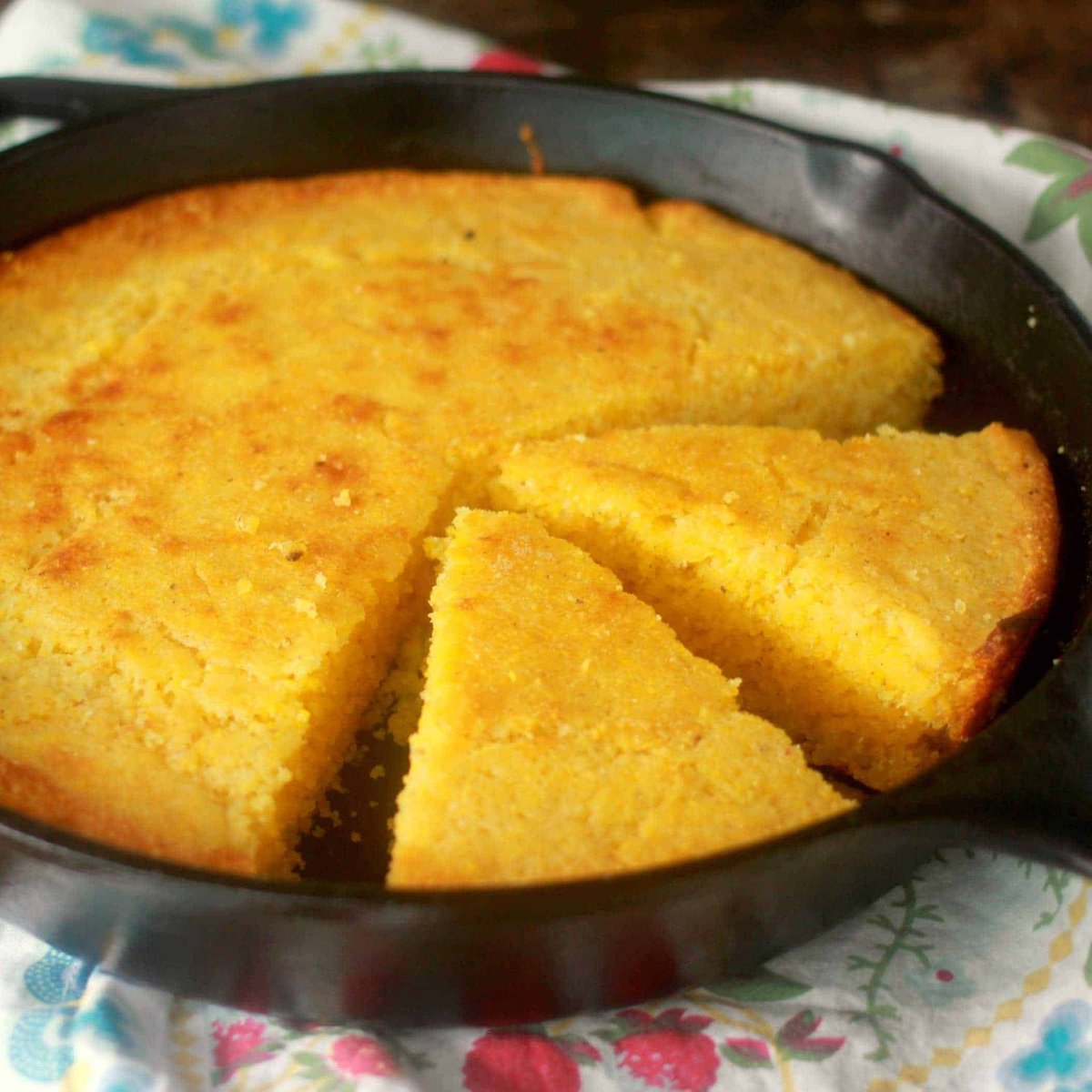 TroySoprano's tweet image. Muhfuggin Cornbread #BreadPosting