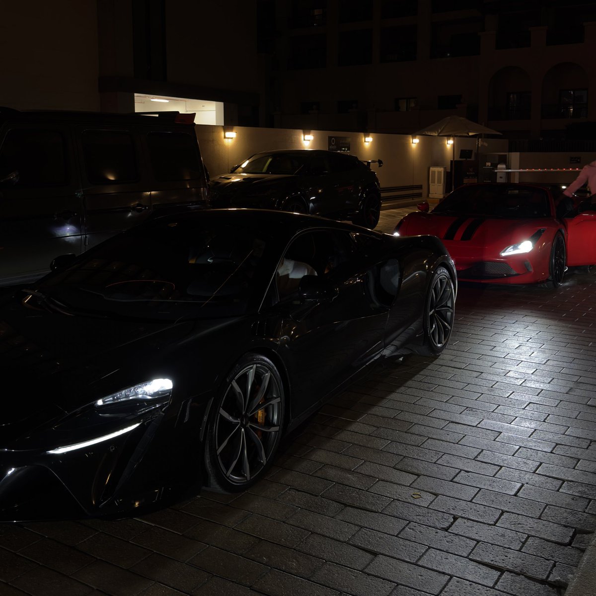 ien's tweet image. when in 🇦🇪