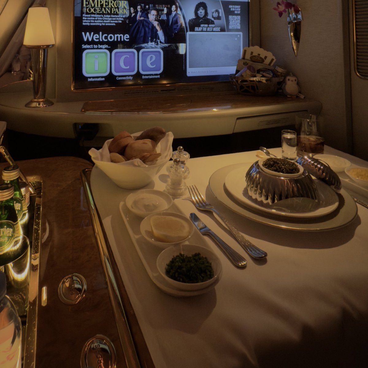 ien's tweet image. when in 🇦🇪