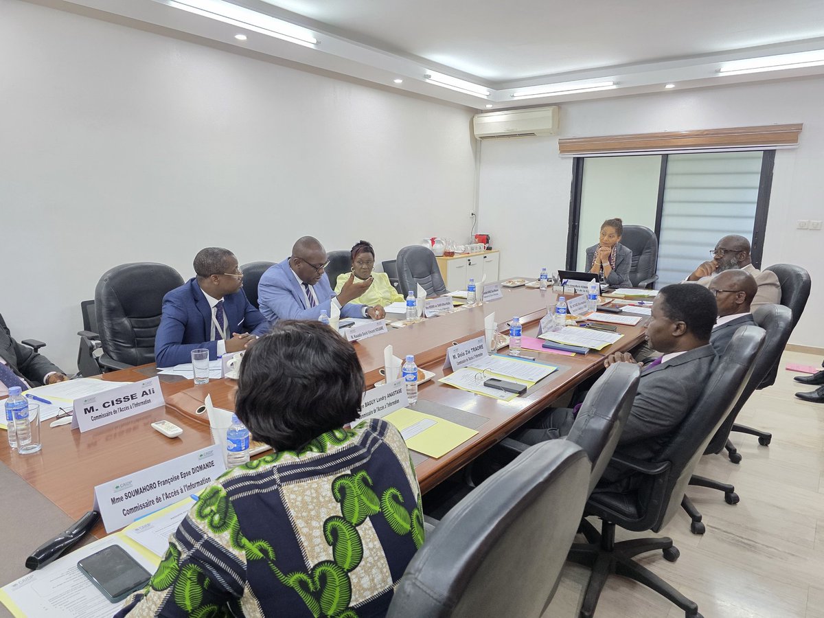 Mme Anne Marie Konan PAYNE, Présidente de la #CAIDP, a présidé ce matin, au siège de la Commission, la 5ᵉ réunion du Conseil des commissaires de l’année 2025. Cette session a permis de faire le point sur les avancées et les perspectives des activités de la Commission.