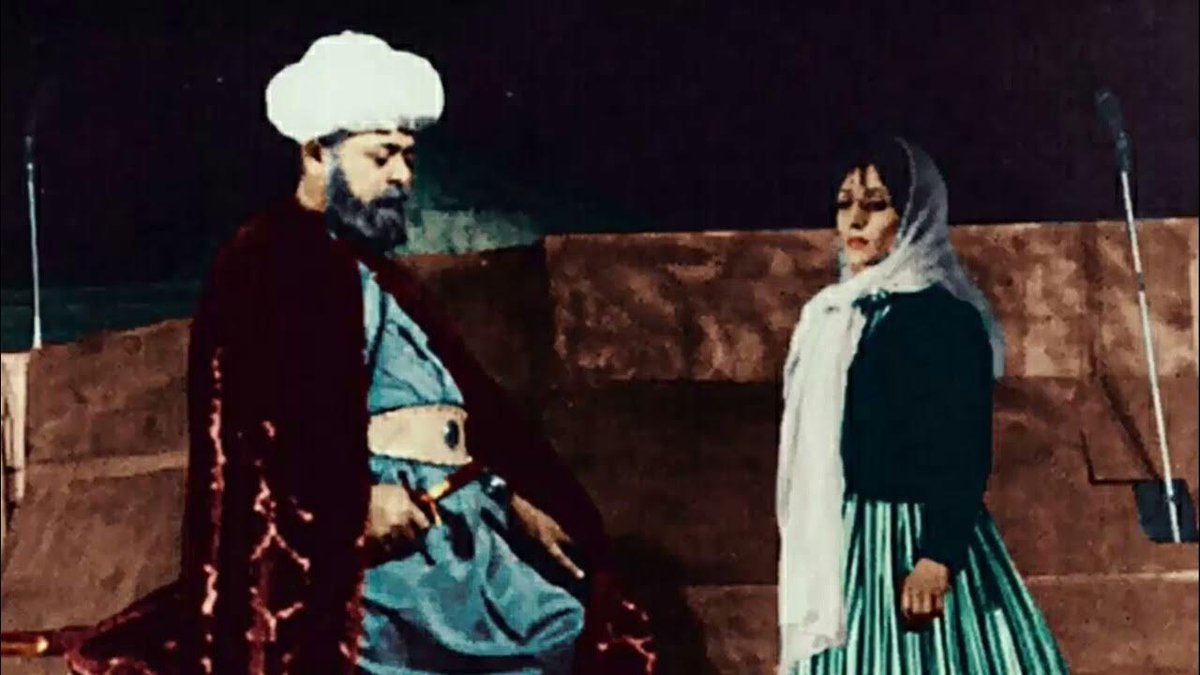 "كل اللي بيتراجع    كل اللي بيخون
             بيكون ملعون
ييبس متل التينة   اللي وحدا بالجرد 
         اللي حارقها البرد
يحزن متل السرو    يبكي متل الصفصاف
متل الغيمة السودا  اللي مسمّرها البغض
و لا تشتّي عا قبره الدني    و يشرّد بترابه الريح
من هلق لمية سني و لتخلص الدني"