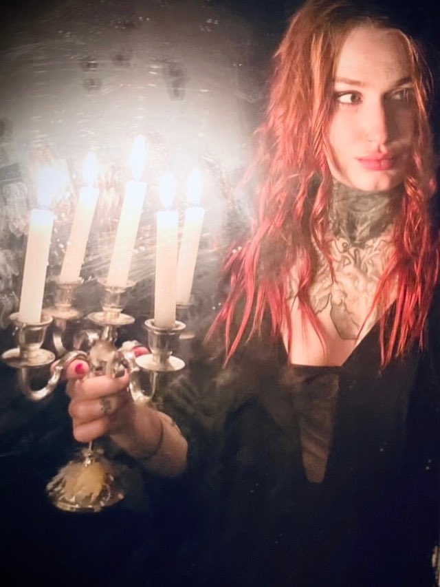 I feel like dripping hot candle wax all over some poor unsuspecting fool…. Visit me at Legacy studios in Hollywood to be tormented in the most delicious way possible. Taking sessions Friday 5/15 from 5-11 pm and Wednesday 5/21 from 5-11 pm💋 #femdom #findom #gothgirlfriend #bdsm
