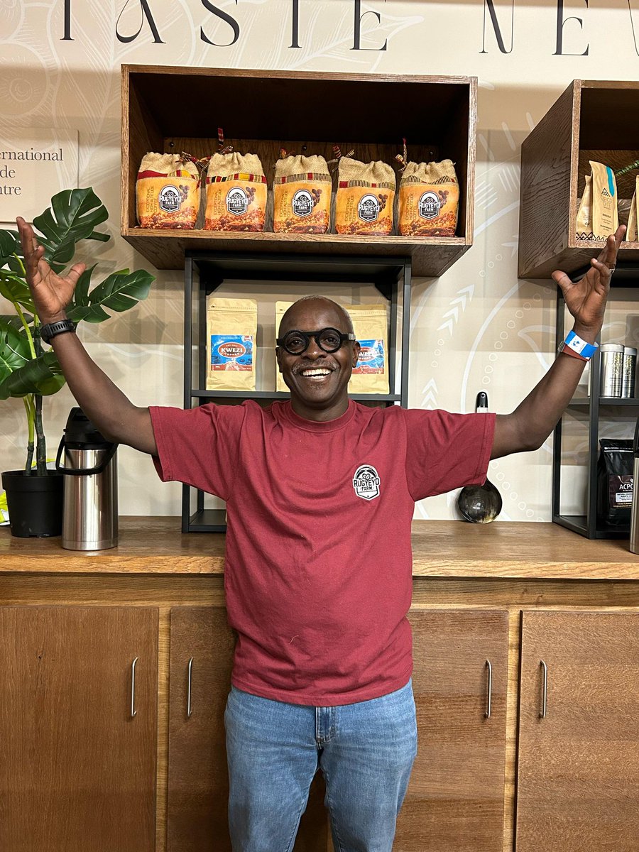 rkabushenga's tweet image. #UGCoffeeinLondon 

Day One in our booth at the @LdnCoffeeFest &amp;amp; we got importers &amp;amp; roasters that came by to talk about sourcing from Uganda. Our partners @UKinUganda &amp;amp; @ITCnews got us to think about a new &amp;amp; novel way to trade coffee:CONSOLIDATION. They challenged us to look…