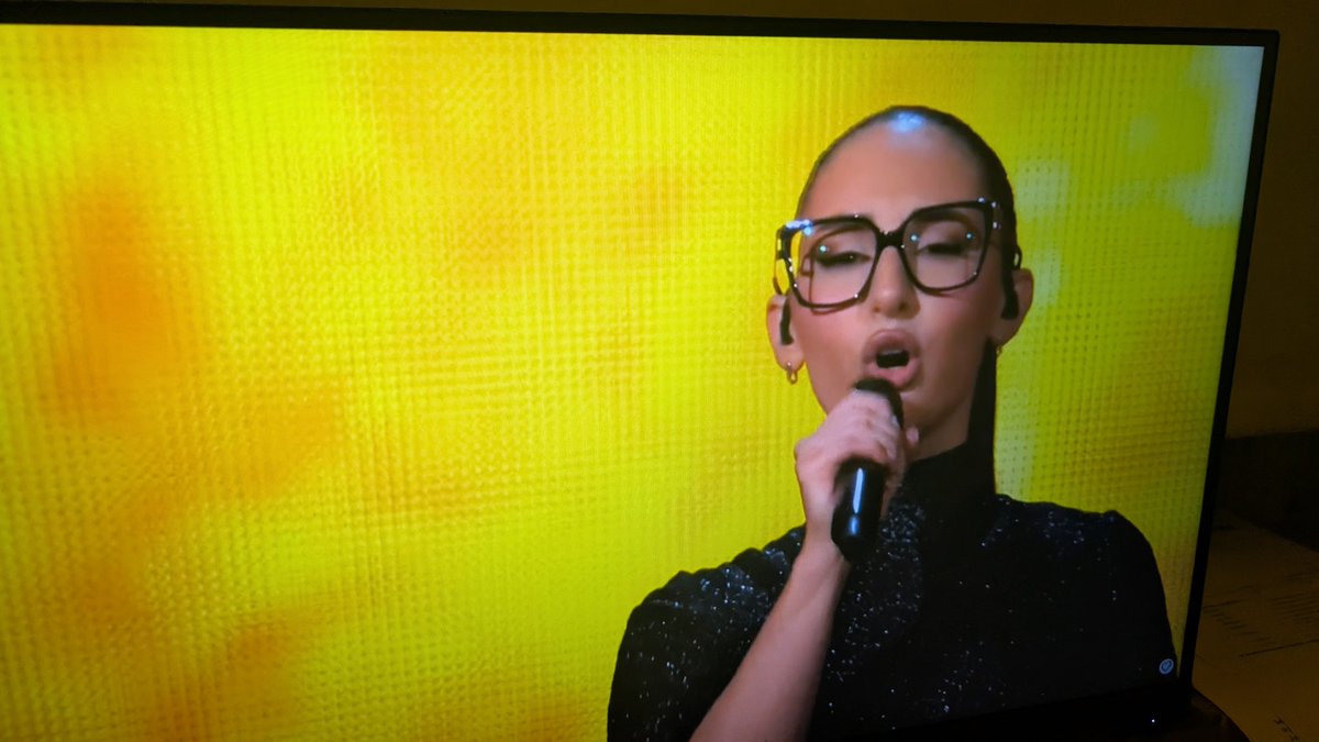 Kad Tev ir finanšu analīzes Zoom call at 18.00 un jāuzstājas #eirovīzija  22.00