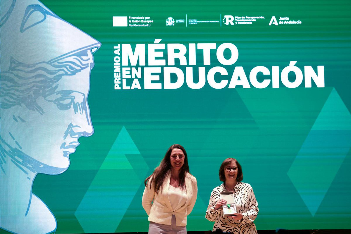 educacionmlg's tweet photo. 🥇Los Premios regionales al Mérito Educativo reconocen con la Medalla de Oro a la profesora de la @EOI_Malaga María Fernanda González de Cobos, por su dedicación en el ámbito de la innovación de la enseñanza de idiomas. ¡Muchas felicidades! @Miguel_Briones_ @EducaAnd https://t.co/pyXOUVHtwD