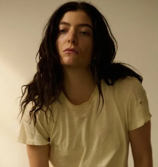PopBase's tweet photo. Lorde tells Rolling Stone that she watched Pamela Anderson and Tommy Lee’s tape in full after her second psychedelic therapy session:

“I found it to be so beautiful. And maybe it’s f***ed up that I watched it, but I saw two people that were so in love with each other, and there was this purity. They were jumping off this big boat.… They were like children. They were so free. And I just was like, ‘Whoa. Being this free comes with danger.”