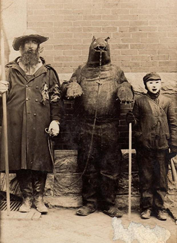 BBGreatMoments's tweet photo. The Phillies first mascot, The Dancing Dutchman and his rat Chauncey. https://t.co/2ZfcdfJ92d