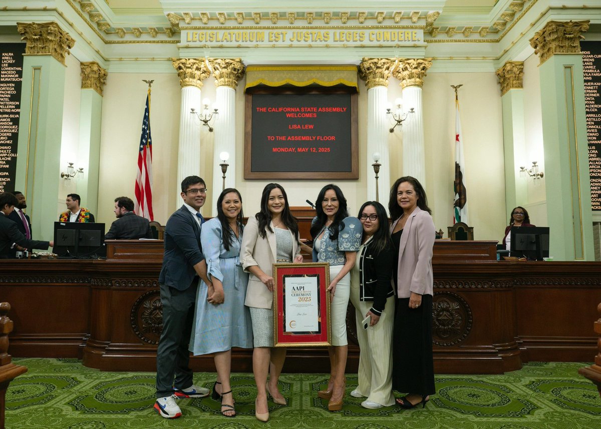 StevieAngeles's tweet image. 🇵🇭 Happy #APAHM 🇵🇭 @MeridenAngeles &amp;amp; I were thrilled to visit CA State Capitol to see our dear Lisa Lew honored. Extra specials as she was brought in by another dear friend @AsmCaloza for her first #APIHeritageMonth in Sacramento. Mabuhay!