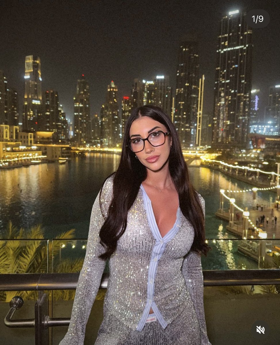 Lo de que Naomi Asensi de la isla se presentase por Grecia a #Eurovision2025 sí que no lo vi venir.  #EurovisionRTVE #Eurosemi2