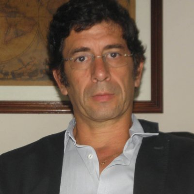 AHORA Guillermo Pérez <a href="/diarionot/">Guillermo Pérez</a> , director del diario Redes de noticias, habla en #ClubDeBarrio con <a href="/gervasiodamonte/">Emiliano Damonte Taborda</a> <a href="/MiguelhFrias/">Miguel Frias</a> 

Por buenosaires.gob.ar/radiociudad