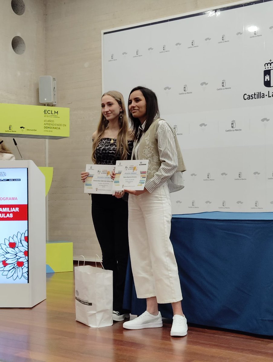 Ganadores del  Primer premio del Concurso "Imagina tu empresa".
El trabajo ganador ha desarrollado una idea de negocio para fomentar la  independencia de los autistas de grado II. <a href="/IesGarciaLorca/">IES LORCA ALBACETE</a>