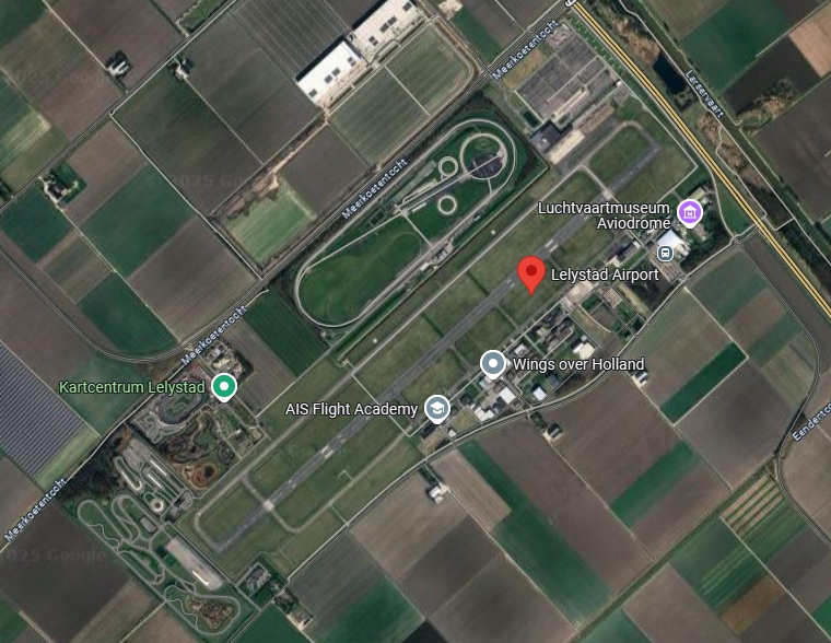 Lelystad Airport als basis voor F35's en tegelijk 10.000 vakantievluchten. Waar moeten dan de betonnen shelters als minimale beschutting komen en de militaire infrastructuur?  Aviodrome en andere luchtvaartbedrijvigheid grenst aan startbaan. Moet dat dan allemaal weg?