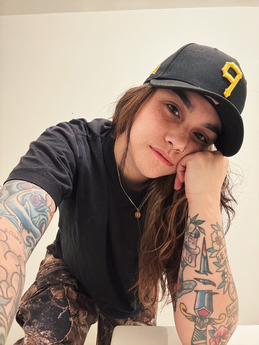 ashfromvb's tweet image. i got new pants and a new hat yesterday