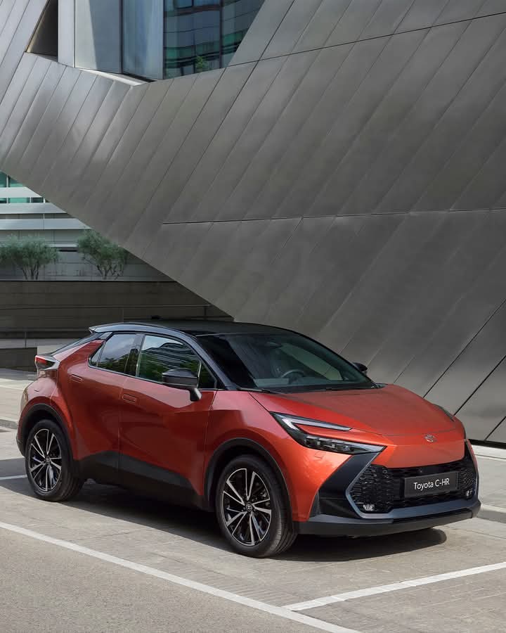 Encuentra las 3 diferencias entre estos @ToyotaCHR 👀

Solución:
1. Motorización Híbrida / Híbrida enchufable
2. Diferentes autonomías eléctricas
3. 197 CV / 223 CV

Ah, y el color… 😅

Descúbrelo en brnw.ch/21wStiJ