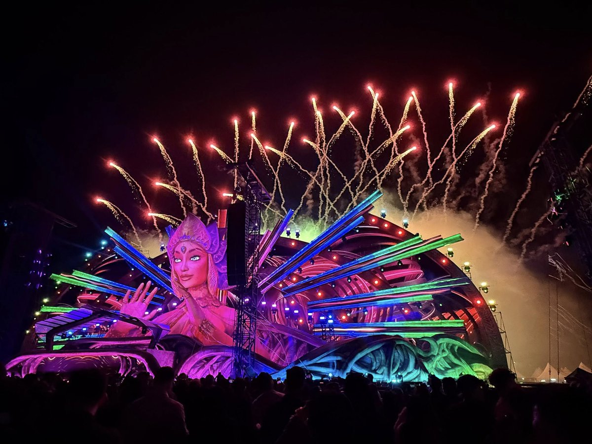 d1rt_'s tweet photo. EDC Korea 🇰🇷 🔥 https://t.co/c7MoncK2zl