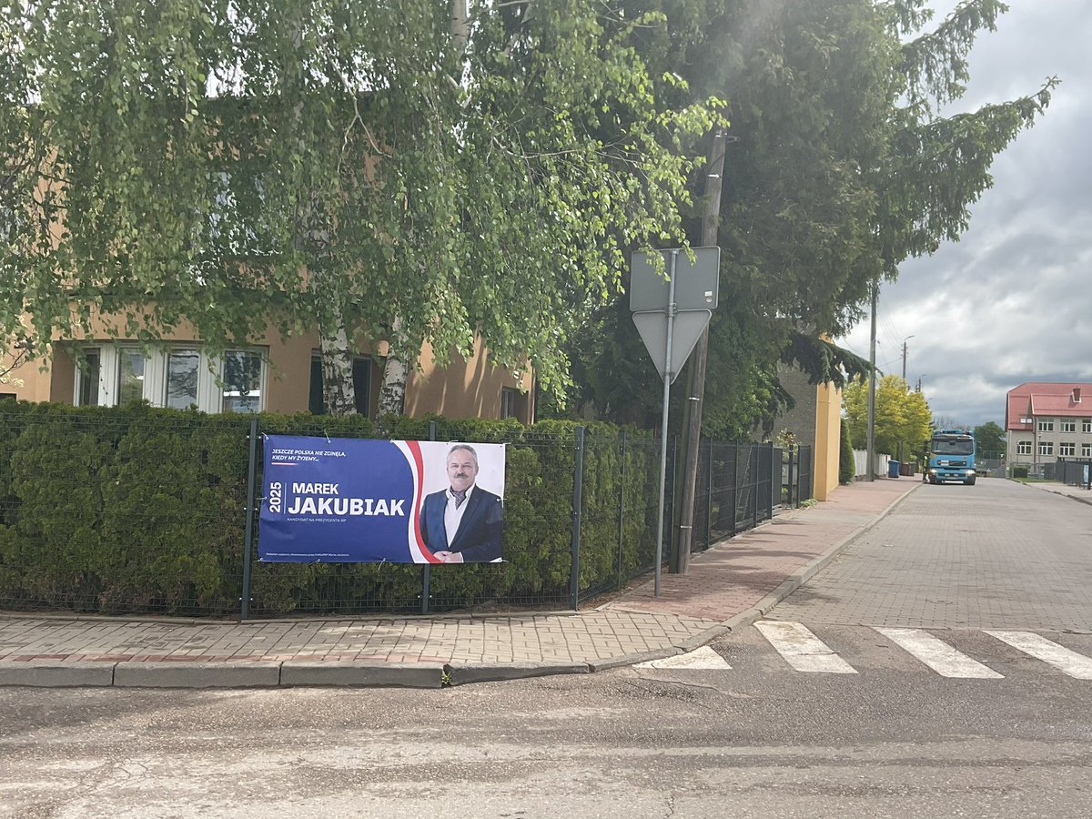Marek Jakubiak rozumie, a u wielu polskich polityków jest to wiedza bardzo rzadka, nie tylko, jak rozdawać pieniądze, bo to potrafi każdy, ale jak trudno jest zarabiać pieniądze. Rozumie przedsiębiorców, w tym ciężko pracujących rolników.