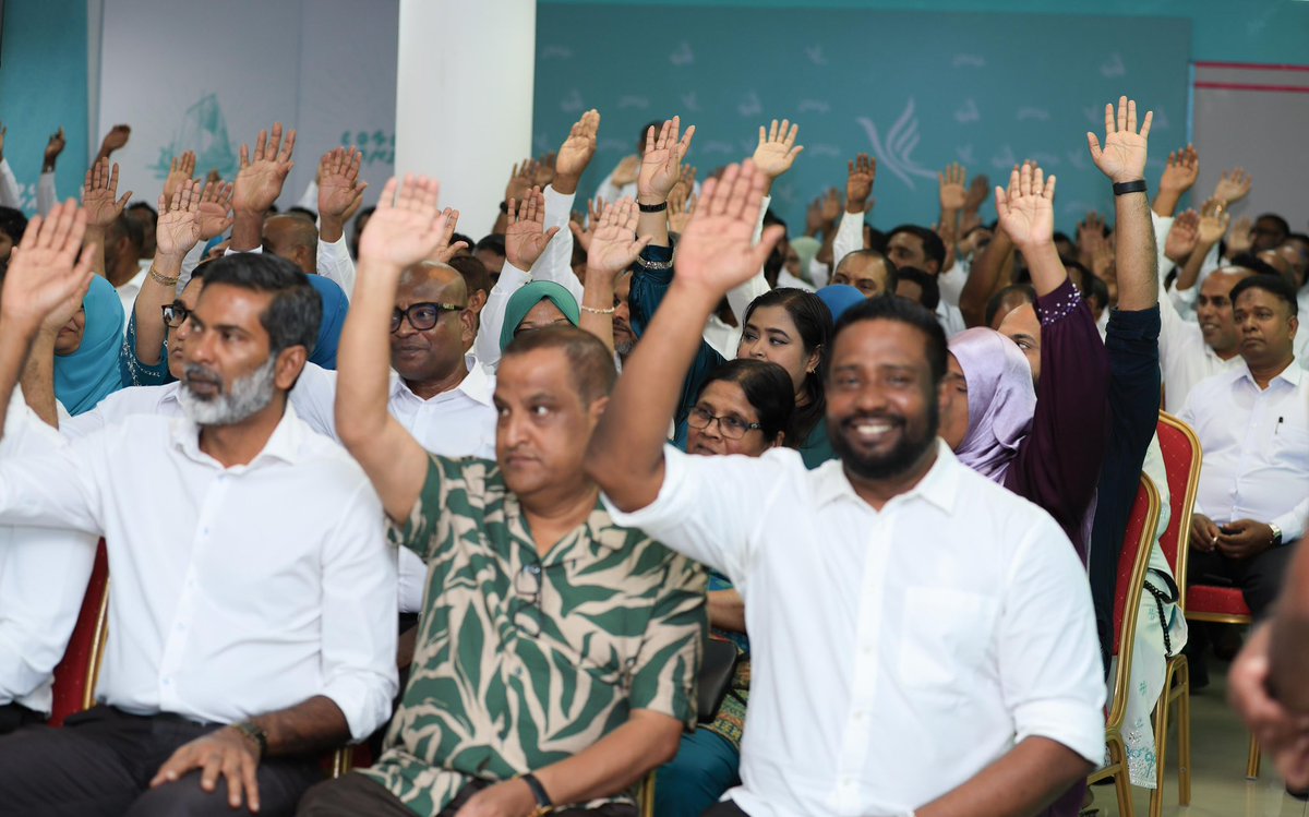 ކޮންގްރެސް ޕާޓީގެ މެންބަރުންގެ މަޖިލީހުގެ 2025 ވަނަ އަހަރުގެ ފުރަތަމަ ބައްދަލުވުމުގެ ތެރެއިން.

#DhiveheengeRaajje 
#CongressPartyMV