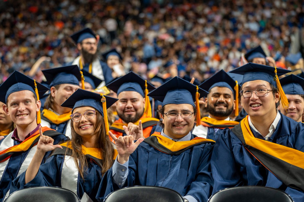 Can you identify different graduates based on their gowns? All UTSA gowns and mortarboards are navy blue, but the sleeves of the gowns worn by master’s degree recipients are square at the end, while the gowns of doctoral degree recipients have flowing sleeves with three bars of