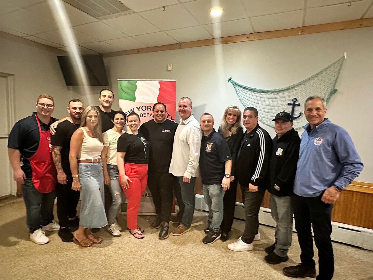 What a night in the Bronx! Our first annual Bella Mozzarella was a huge success with an amazing crowd, delicious food, and unforgettable mozzarella magic by Stretch The Mozz and their hardworking crew. Big thanks to the Bronxonia Yacht Club for hosting us!