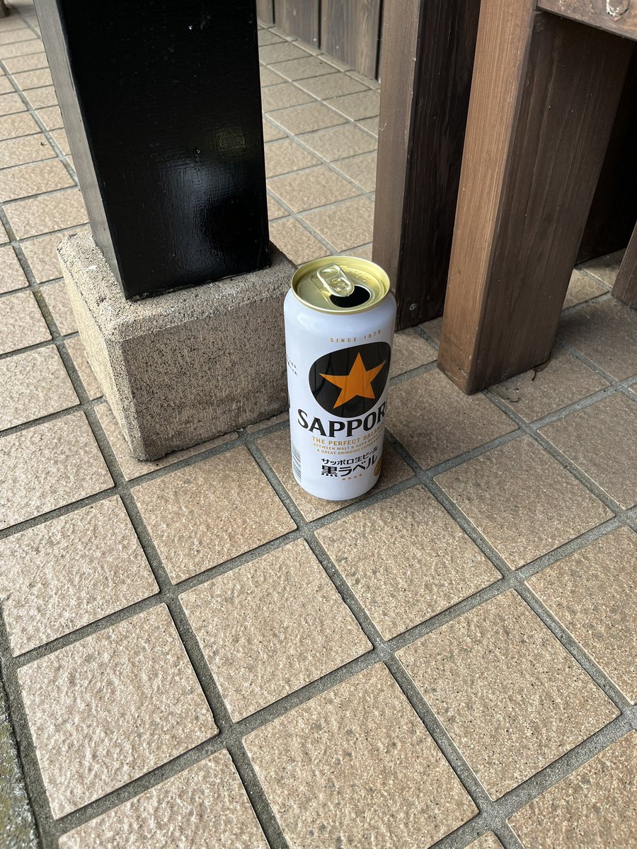 godosoradai's tweet photo. 毎朝、これにイラッと💢する

客でもないのに…

バス🚌待ちで、店のベンチ使うのはいいですが、これはないと思います

心身疲弊中😭 https://t.co/OL3uXGEMok