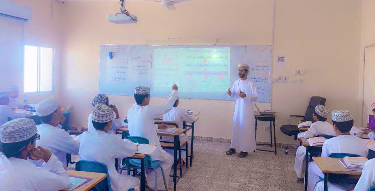 قدم الأستاذ/ جاسم العويسي درساً بعنوان توصيل الخلايا في الدوائر الكهربائية باستخدام برنامج المحاكاة للواقع الافتراضي (PhET)
الهدف: تعزيز فهم الطلبة لآلية توصيل الخلايا الكهربائية عمليًا من خلال بيئة تفاعلية تحاكي الواقع . #تعليمية_جنوب_الشرقية 
#محاكاة #PhET #تقنية_في_التعليم