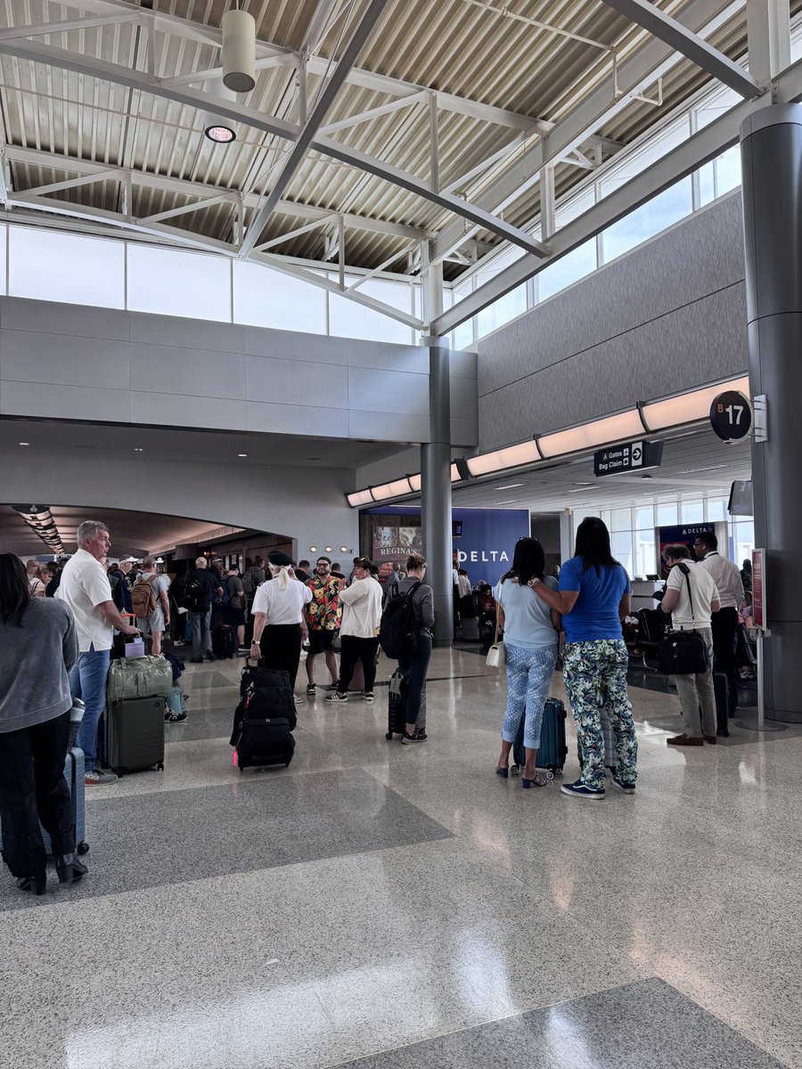 Made a game time decision to leave town. Cincinnati you’re great, but this is the longest stint I have been here in 2.5 years and I was tired of all the rain and quite frankly started to miss the airport, so here I am! ✈️🌴🌞