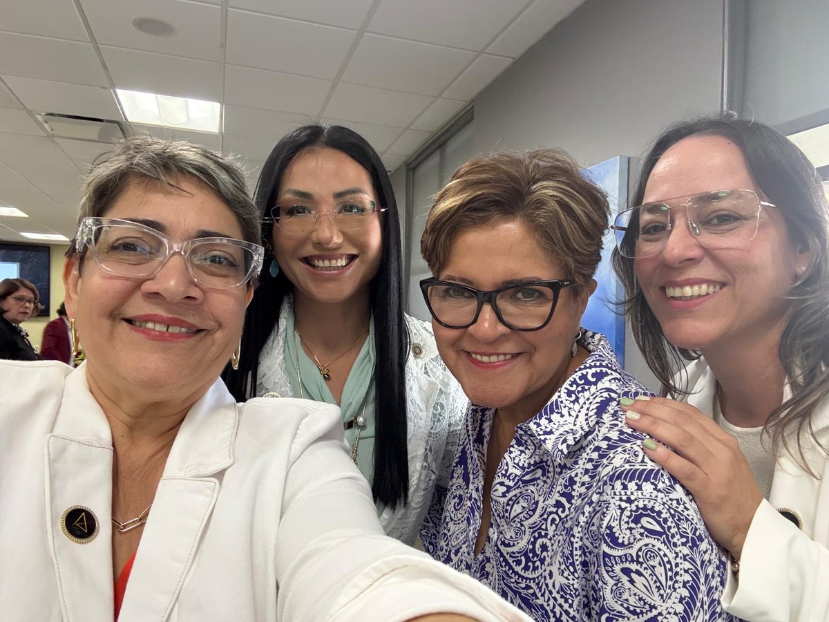 DrDannaDiaz's tweet photo. 🎓 Felicidades a los graduados de la Academia de Liderazgo Educativo en Puerto Rico! Gracias a los mentores, participantes y al equipo de PREI por un gran año de aprendizaje y crecimiento. 🌟 #LiderazgoEducativo #PREI #PuertoRico https://t.co/YvaPaVdMst