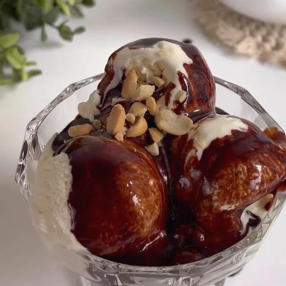 NDTVFood's tweet photo. Make The Best Hot Chocolate Fudge Sundae Ever
https://t.co/7D19q4fgSw
#hotchocolate #sundae #sundaerecipe https://t.co/xoUUh6aiO5