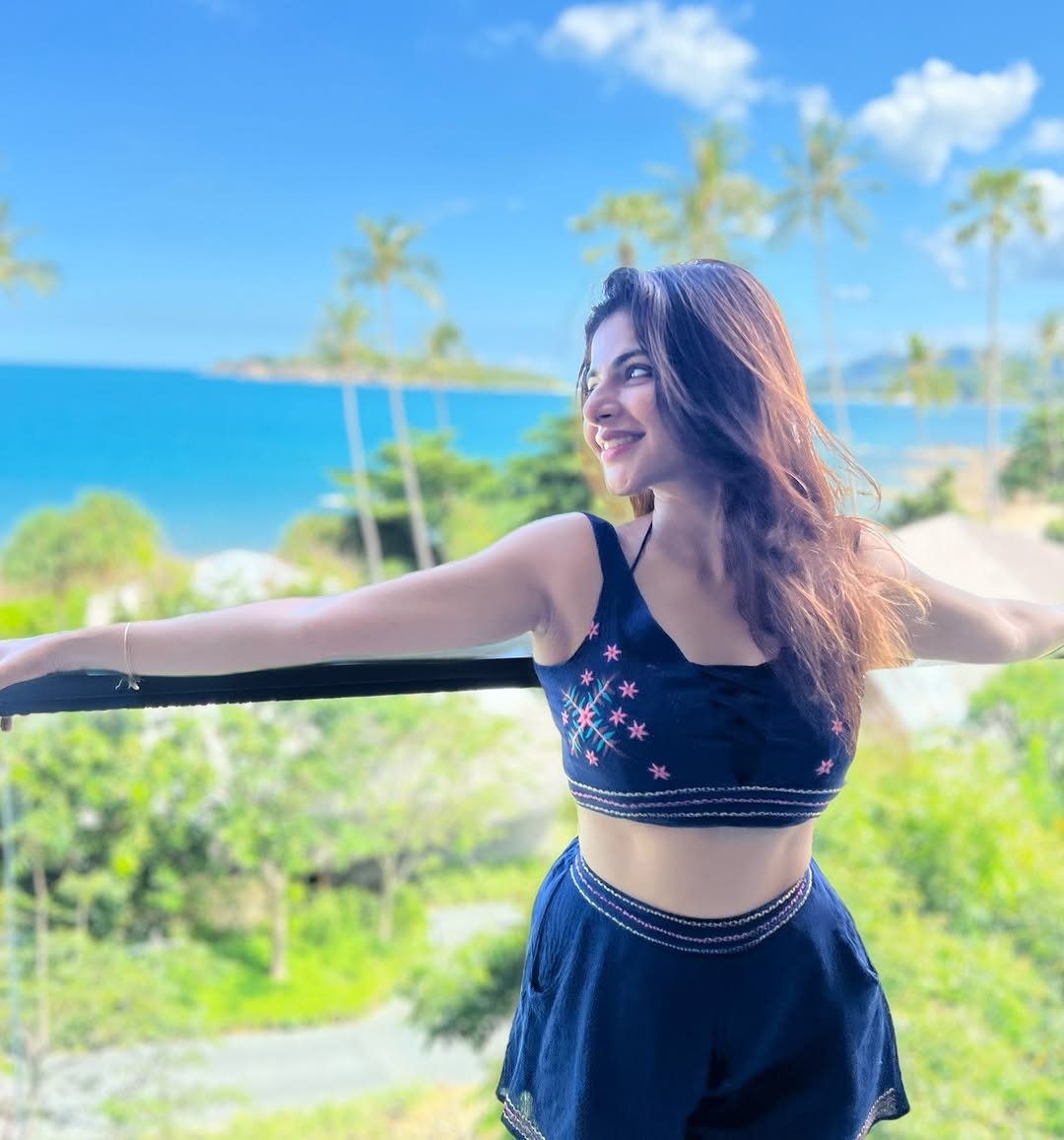 GrAASgiWIAAtZIN?format=jpg&name=medium