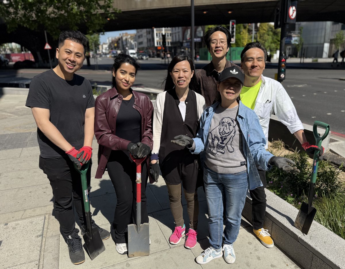 Yesterday, volunteers from Maxx Marketing, <a href="/BritishLandPLC/">British Land PLC</a> and <a href="/sowgaeng/">Sowga</a> refreshed the Marylebone Flyover Rain Gardens with a vibrant new wave of planting, just in time for #MentalHealthAwarenessWeek ☀️
A great reminder that #volunteering can do wonders for your wellbeing.