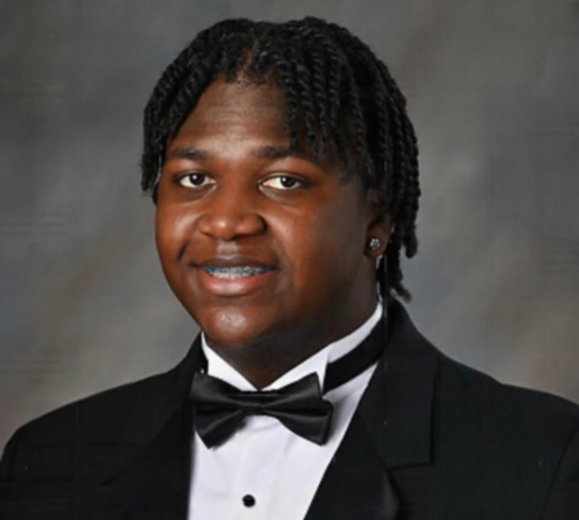 Congratulations to Class of 2️⃣0️⃣2️⃣5️⃣ Valedictorian, R’Jay Jones. 💙💛🎓