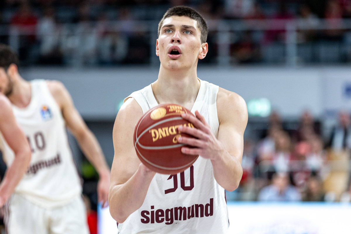 Some of the biggest international names still available that colleges should pursue

2003-2006 

1. Dame Sarr
2. Neoklis Avdalas 
3. Luka Bogavac

4. Ivan Kharchenkov 
5. Mario Saint-Supery
6. Jack Kayil
7. Filip Jovic
8. Evan Boisdur
9. Marco Fodzo-Dada
10. Abdrahamane Siby