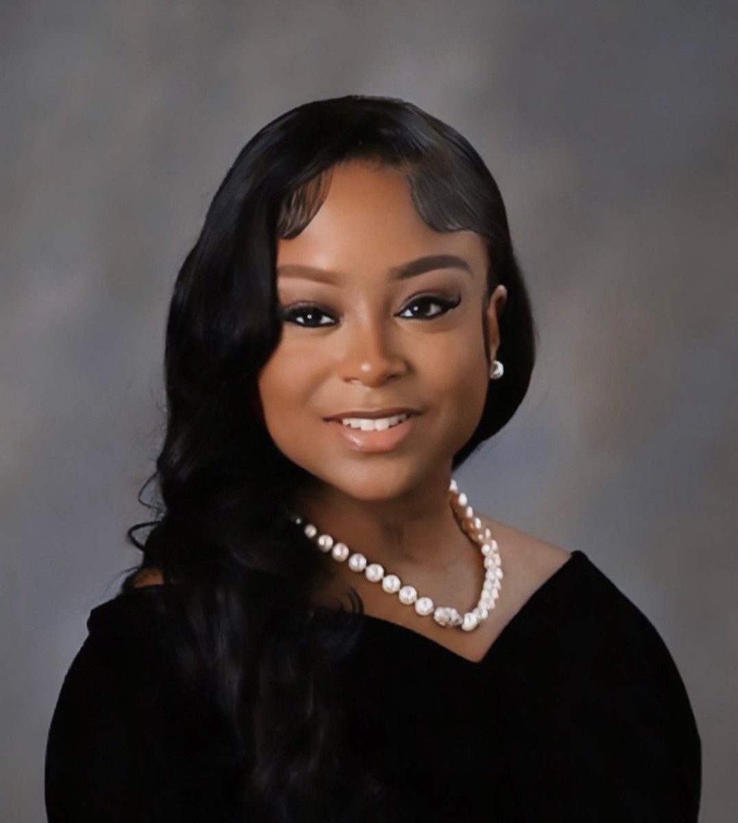 Congratulations to Class of 2️⃣0️⃣2️⃣5️⃣ Salutatorian, Ahmirica Jones. 💙💛🎓