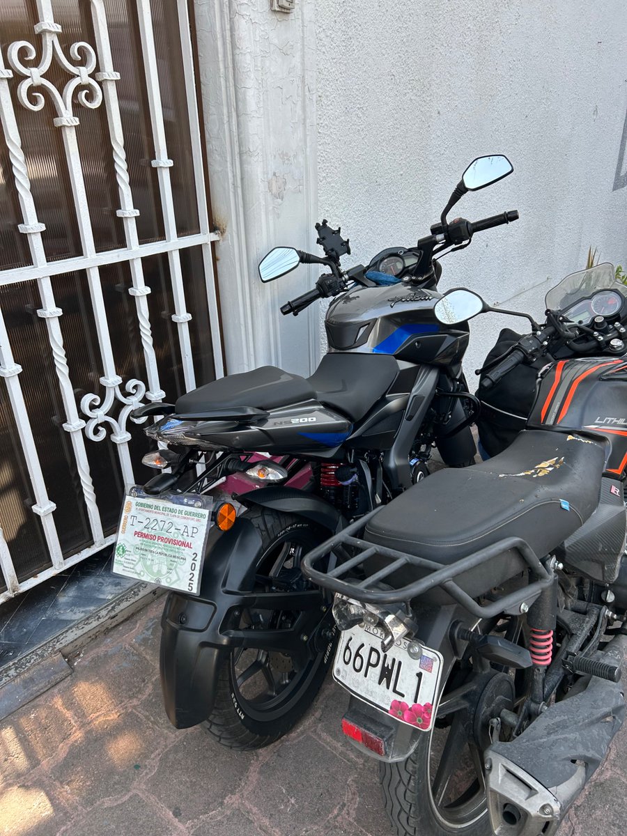 CesarInfante3's tweet photo. Bendito @DIF_Cuernavaca que obstruyes las banquetas y las conviertes en estacionamientos para motos de tus trabajadores @supercivicosmx @CuernavacaGob @DiariodeMorelos @ReyPeaton https://t.co/k1xJi1PTP3