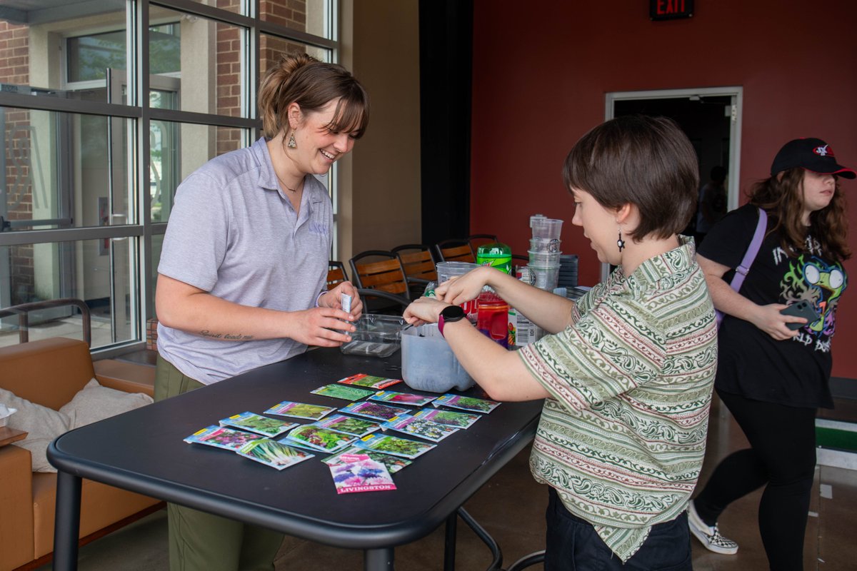UNOH_edu's tweet photo. What an incredible May Daze event! Our students enjoyed a fantastic day filled with mini golf, flower planting, delicious food, an impressive car show, and some exciting games of dodgeball! #UNOH #StudentLife #MayDaze https://t.co/0zSHJq0D7x