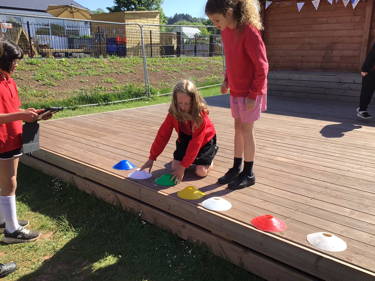 Dosbarth 5 had an amazing time creating their own year 5 super athlete this week. Data collection, analysis, spreadsheets, averages - all rolled into one to create a super athlete!