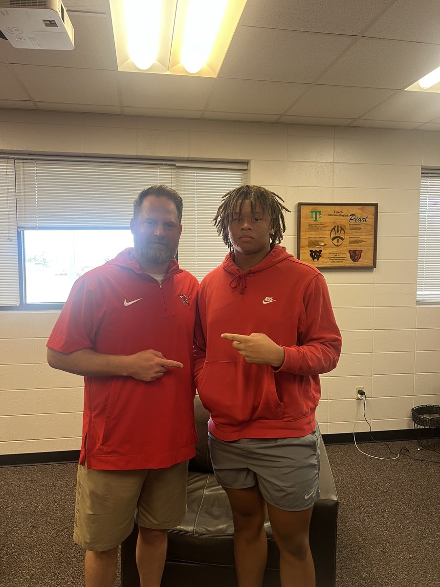 TreyBridges90's tweet photo. #AGTG After meeting and having a great conversation with @stanhill_4 I am blessed to receive my 17th offer from @NWCC_Football 
@CoachBoyles @kylercarter01 @sethmc12 @HolemanMatt @MrCoachCampbell @MacCorleone74 @Ck2Sports https://t.co/4cRU9a52Zg