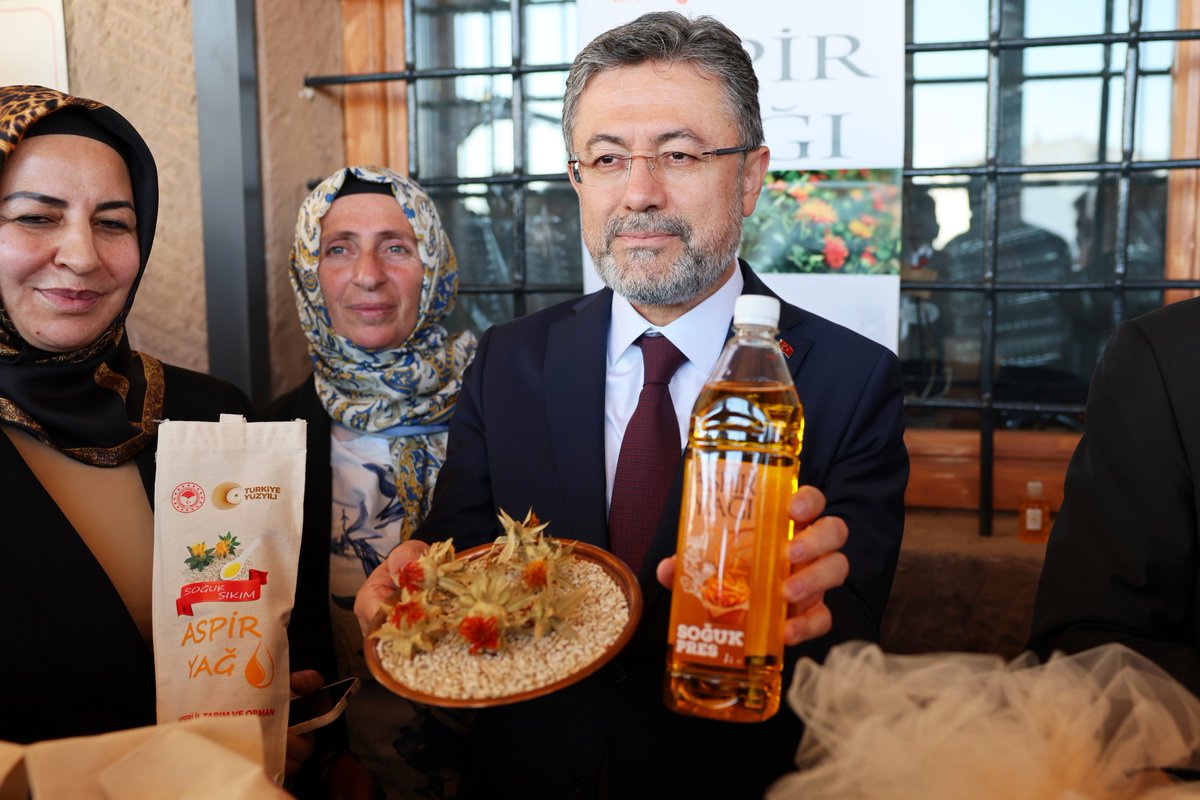 kayserivaliligi's tweet photo. Tarım ve Orman Bakanı Sayın İbrahim Yumaklı, Ak Parti Genel Başkan Vekili Sayın Mustafa Elitaş, Valimiz Sayın Gökmen Çiçek ve İl Protokolü ile birlikte Ağırnas Mahallesi'nde bulunan Mimarsinan Kadın Kooperatifi'ni ziyaret ederek, incelemelerde bulundu. https://t.co/VOKMu7gCFW