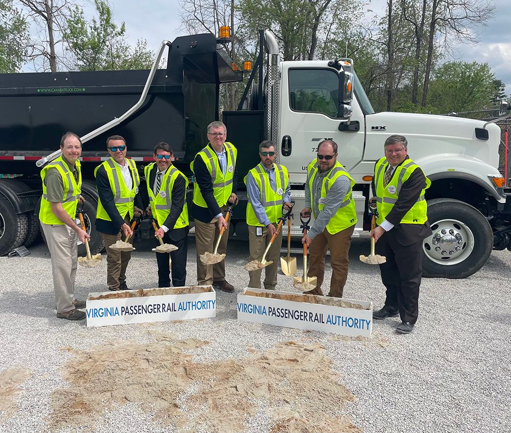 🚉 #ICYMI: Virginia officials, Norfolk Southern hold groundbreaking event for New River Valley Passenger Rail Station buff.ly/Z9lhSTX