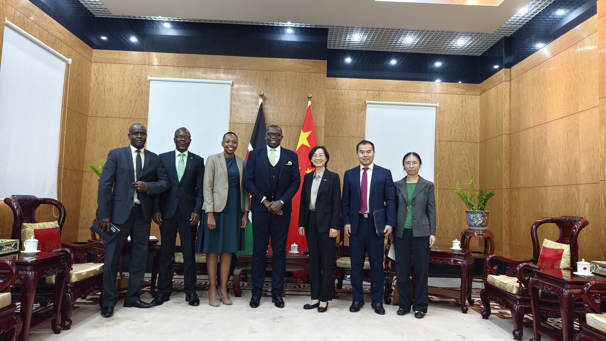 NationMediaGrp's tweet photo. This morning, our Group MD & CEO,  Geoffrey Odundo, met with H.E. Guo Haiyan, the Chinese Ambassador to Kenya, to discuss strategic collaborations in content creation, economic development, media and technology, gender equity, youth engagement, and health initiatives. They also explored NMG’s role in enhancing cultural exchanges between Kenya and China.

#PositivelyInfluencingSociety #PartnershipsforImpact 

@g_odundo @WacekeNdungu @Sogoti @jageyo