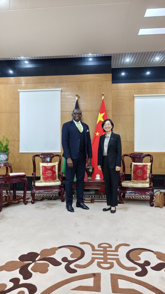 NationMediaGrp's tweet photo. This morning, our Group MD & CEO,  Geoffrey Odundo, met with H.E. Guo Haiyan, the Chinese Ambassador to Kenya, to discuss strategic collaborations in content creation, economic development, media and technology, gender equity, youth engagement, and health initiatives. They also explored NMG’s role in enhancing cultural exchanges between Kenya and China.

#PositivelyInfluencingSociety #PartnershipsforImpact 

@g_odundo @WacekeNdungu @Sogoti @jageyo